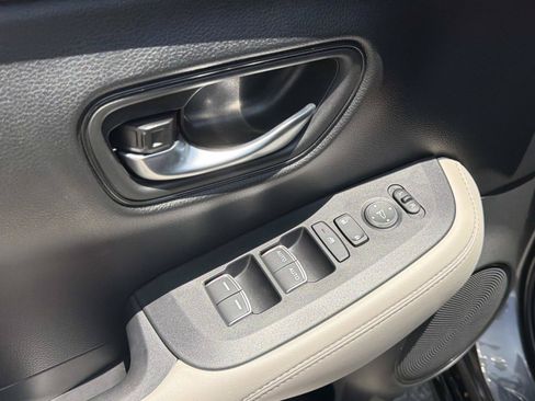 Used 2026 Honda HR-V EX-L image 17