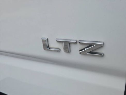 Used 2021 Chevrolet Silverado 1500 LTZ w/ LTZ Premium Package AWD/4WD image 5
