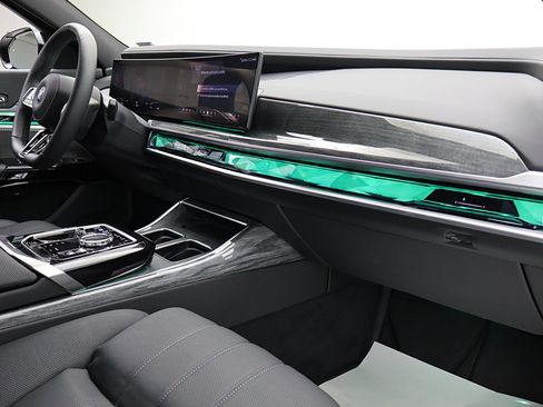 Used 2023 BMW i7 xDrive60 image 46