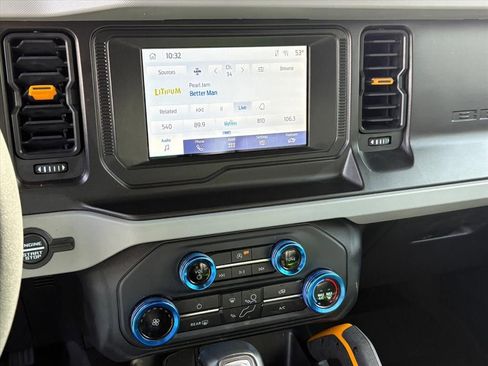 Used 2022 Ford Bronco Badlands image 11