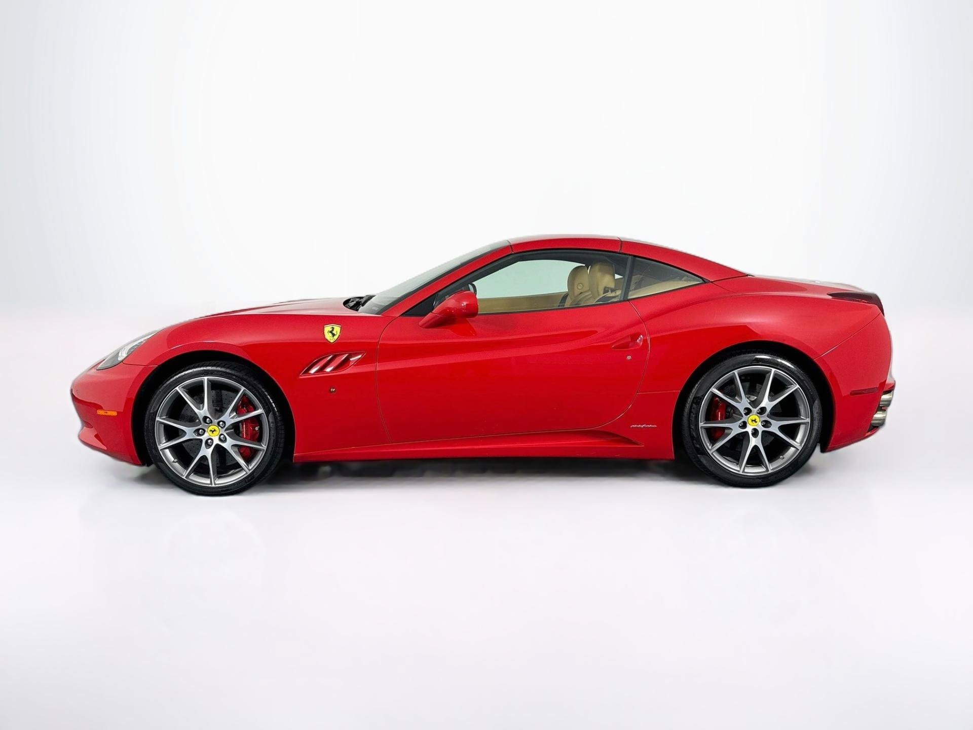 Used 2010 Ferrari California RWD image 41