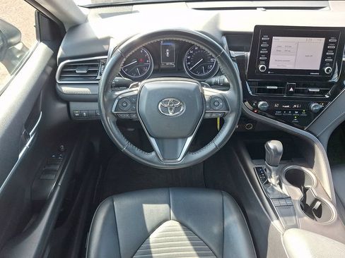 Used 2022 Toyota Camry SE FWD image 11