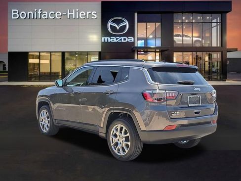 Used 2022 Jeep Compass Latitude w/ Sun and Sound Group AWD/4WD image 3