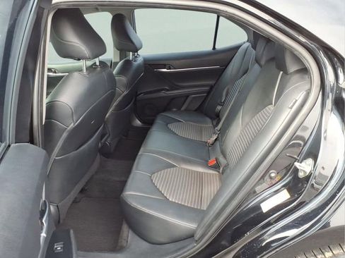 Used 2018 Toyota Camry SE image 12