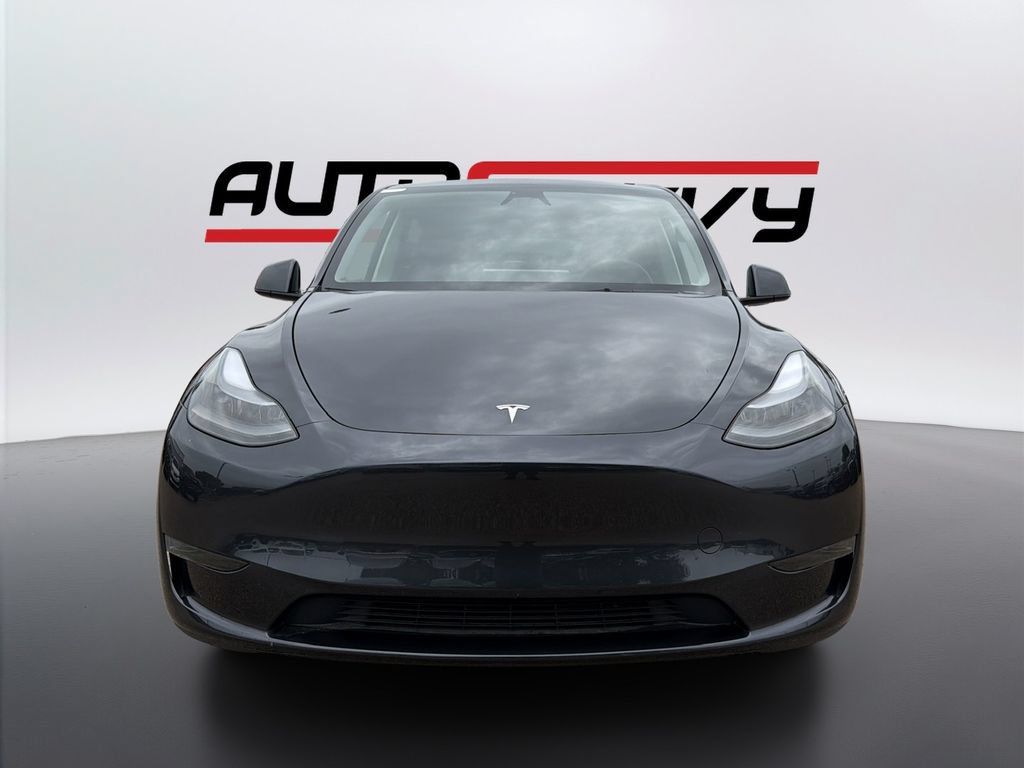 Used 2024 Tesla Model Y 2WD image 2