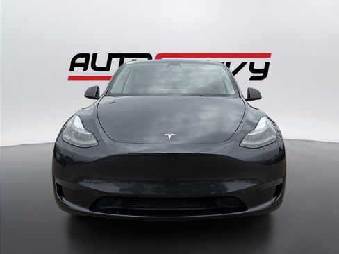 Used 2024 Tesla Model Y 2WD image 2