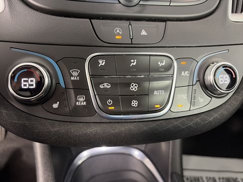 Used 2024 Chevrolet Malibu LT FWD image 23