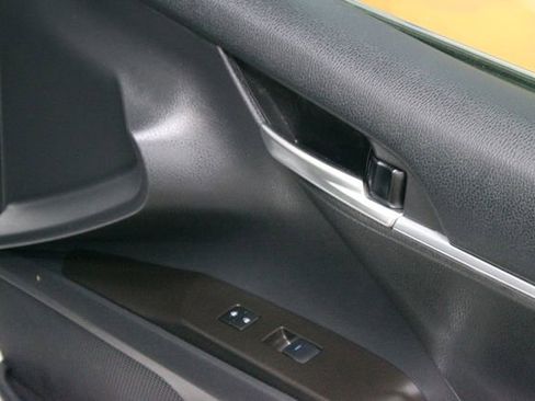 Used 2021 Toyota Camry SE FWD image 10