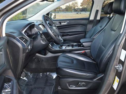Used 2019 Ford Edge Titanium image 12
