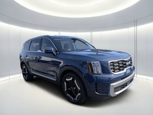 Used 2023 Kia Telluride S w/ S Sunroof Package FWD image 1