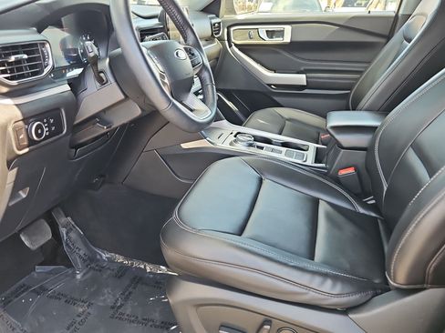 Used 2023 Ford Explorer XLT w/ Equipment Group 202A RWD image 21