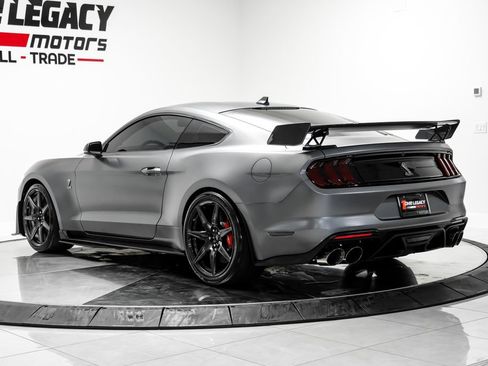 Used 2022 Ford Mustang Shelby GT500 w/ Carbon Fiber Track Pack RWD image 11