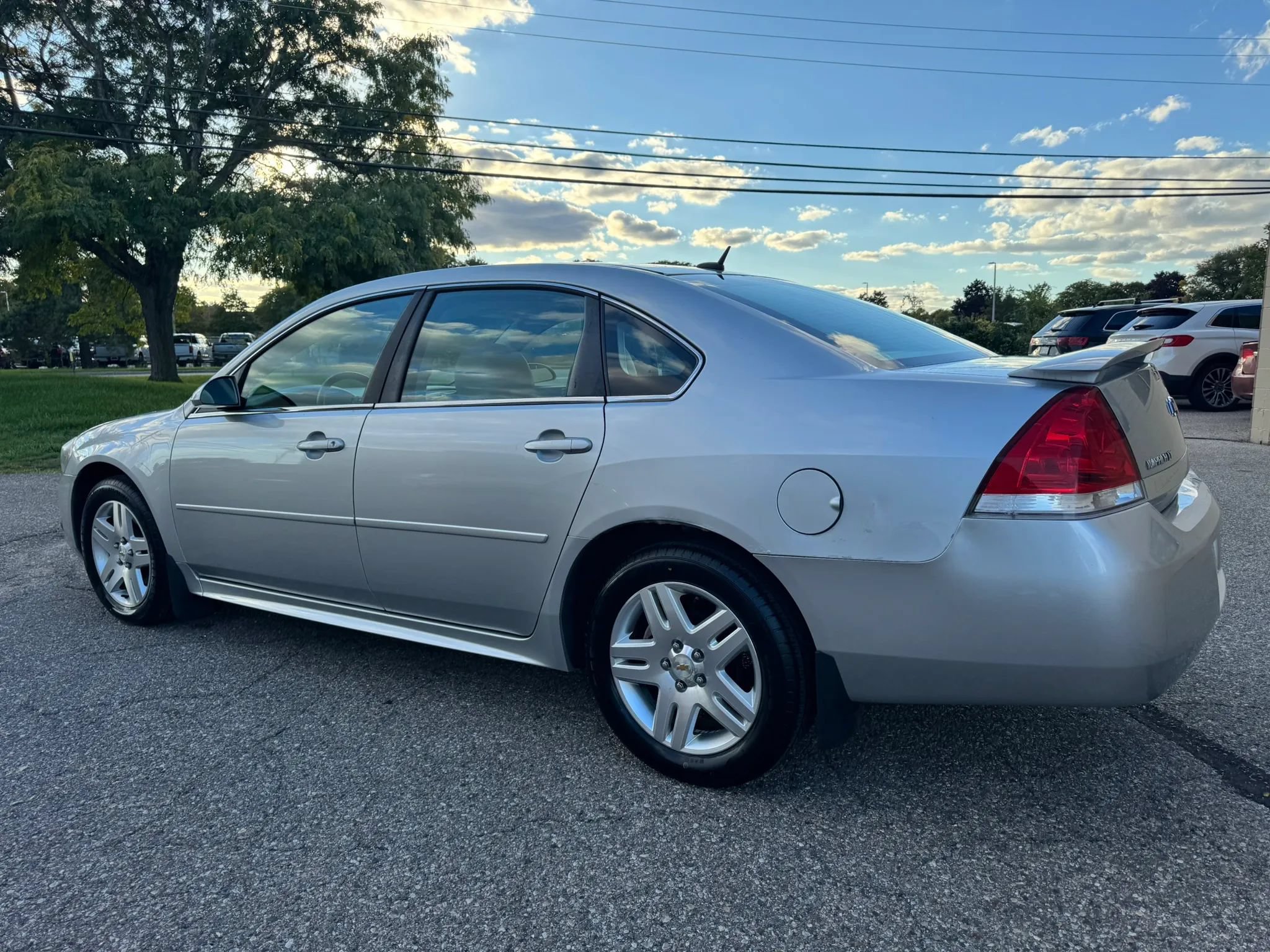 Used 2011 Chevrolet Impala LT w/ Luxury Edition Package FWD image 6
