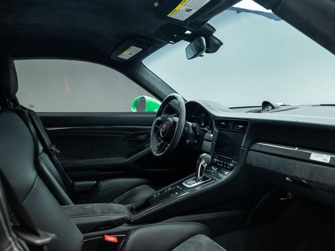 Used 2018 Porsche 911 GT2 RS image 34