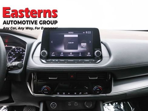 Used 2022 Nissan Rogue SV image 12