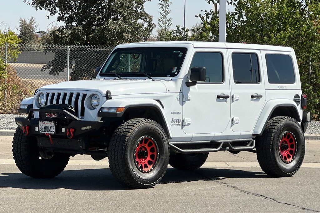 Used 2018 Jeep Wrangler Unlimited Sahara AWD/4WD image 10
