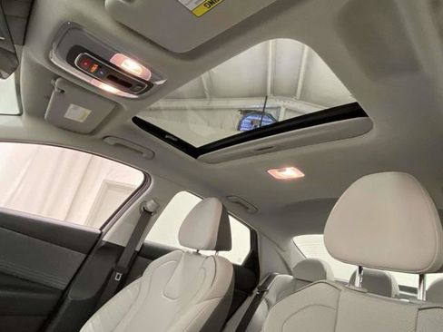 Certified 2025 Hyundai Elantra Limited image 16