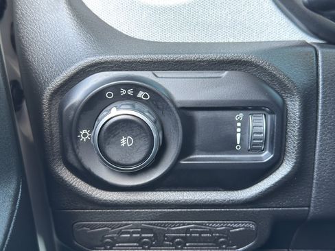 Used 2025 Jeep Wrangler Sport AWD/4WD image 4