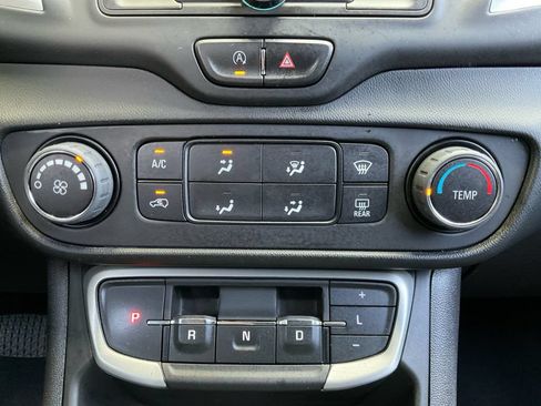 Used 2022 GMC Terrain SLE w/ Elevation Edition AWD/4WD image 25