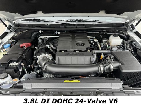 Certified 2025 Nissan Frontier SV w/ SV Convenience Package image 12