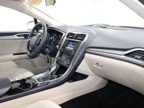Used 2014 Ford Fusion SE FWD image 26