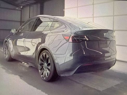 Used 2023 Tesla Model Y Performance AWD/4WD image 4