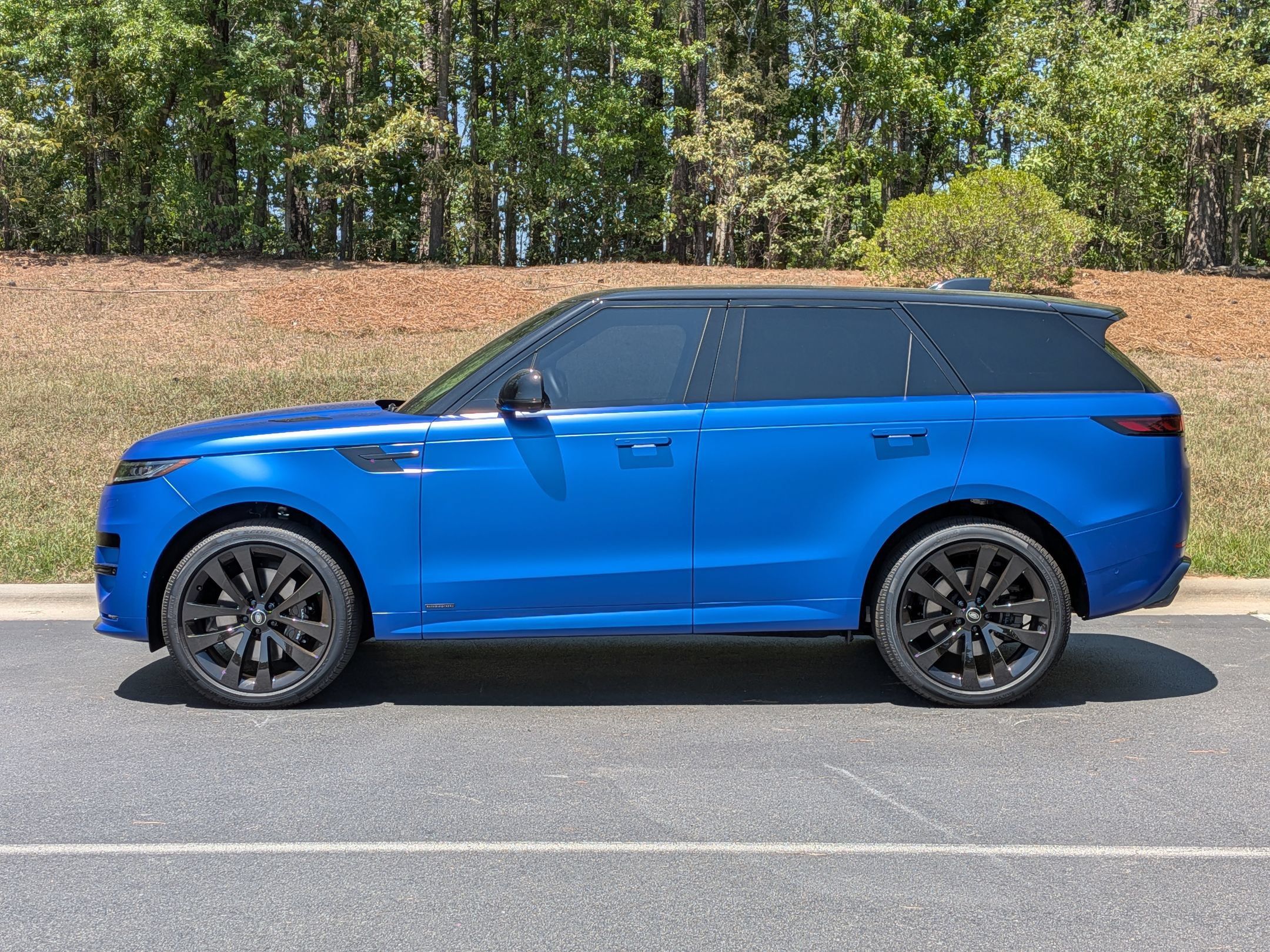 Used 2025 Land Rover Range Rover Sport Autobiography AWD/4WD image 2