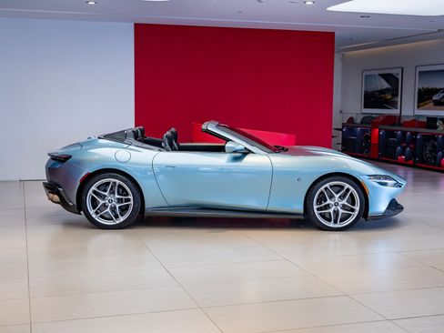 Used 2024 Ferrari Roma Spider image 7