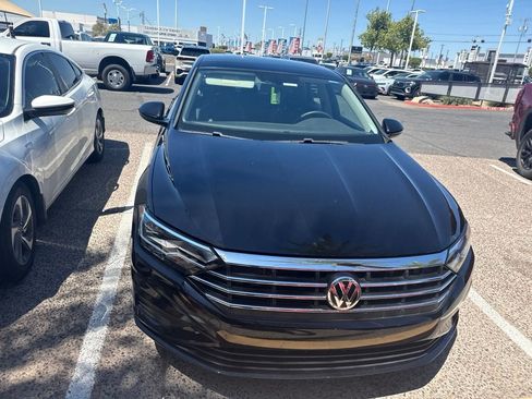 Used 2021 Volkswagen Jetta SE w/ SE Cold Weather Package FWD image 11