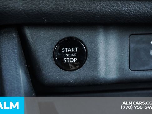 Used 2024 Nissan Rogue SV image 32