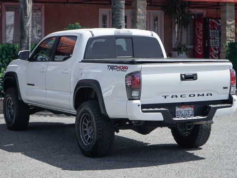 Used 2021 Toyota Tacoma TRD Off-Road w/ Technology Package AWD/4WD image 6