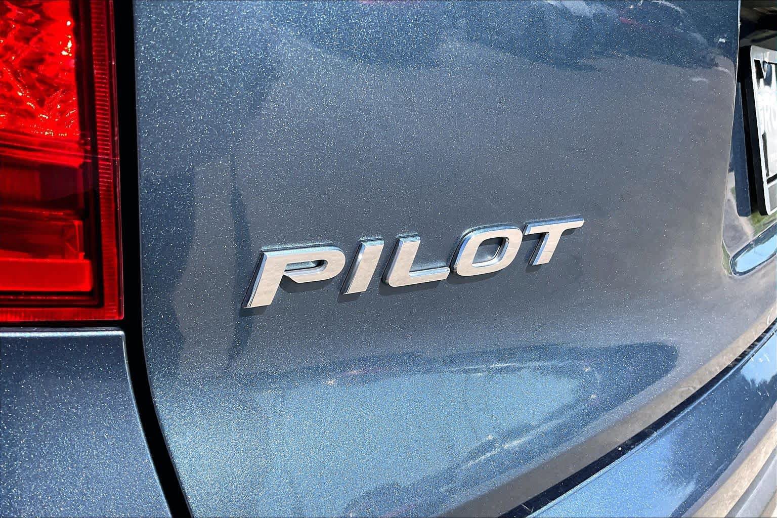 Used 2016 Honda Pilot Touring image 29