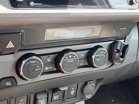 Used 2022 Toyota Tacoma TRD Off-Road w/ Technology Package AWD/4WD image 10