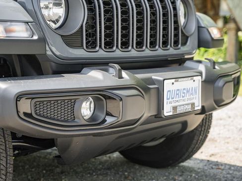 New 2025 Jeep Gladiator Sport image 11