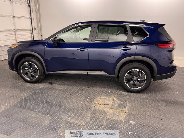 Used 2025 Nissan Rogue SV AWD/4WD image 4