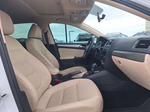 Used 2017 Volkswagen Jetta SE FWD image 18