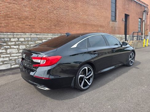 Used 2018 Honda Accord Sport image 4