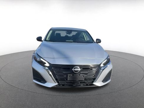 Used 2024 Nissan Altima 2.5 SV image 4