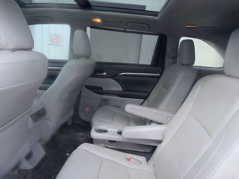 Used 2015 Toyota Highlander Limited image 23