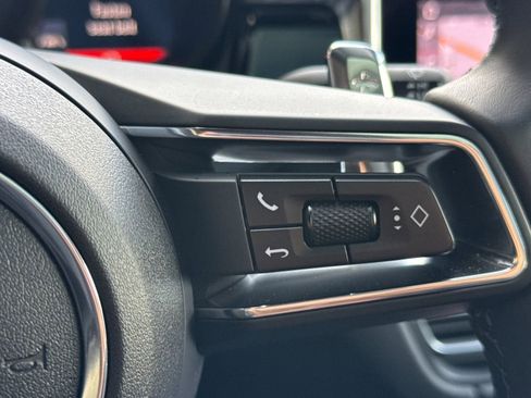 Certified 2025 Porsche Macan image 28