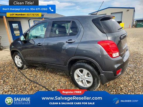Used 2019 Chevrolet Trax LS w/ Fleet Convenience Package AWD/4WD image 3