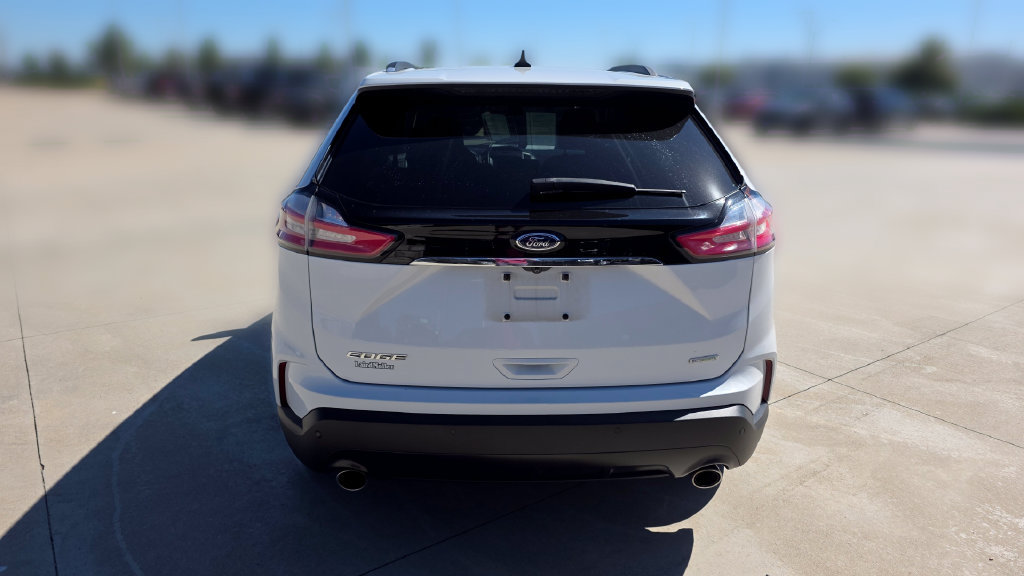 Used 2020 Ford Edge SE FWD image 4