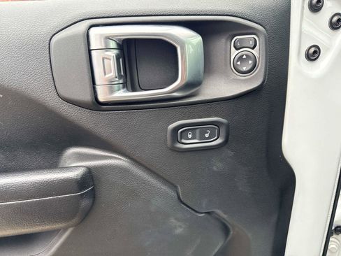 Used 2023 Jeep Gladiator Sport image 18