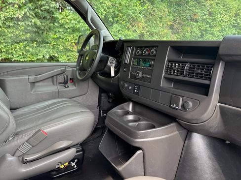 Used 2017 Chevrolet Express 2500 RWD image 13