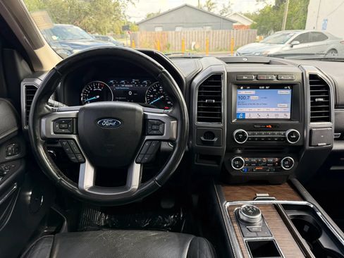 Used 2018 Ford Expedition Platinum RWD image 16