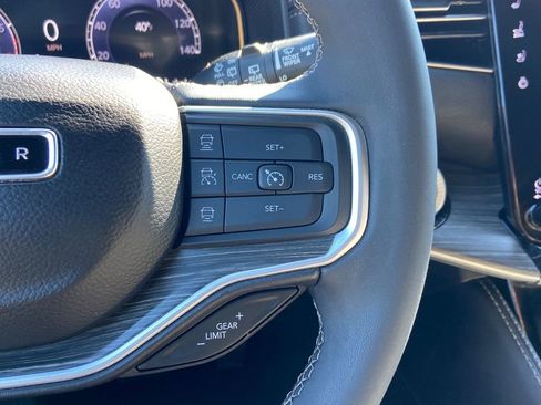 Used 2024 Jeep Wagoneer Series III image 16