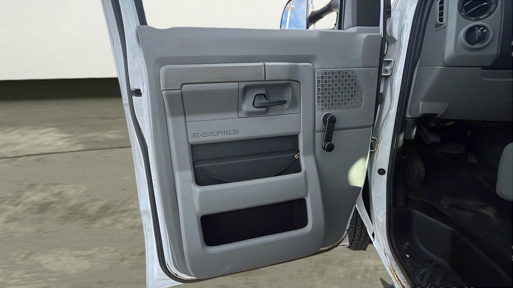 Used 2015 Ford E-350 and Econoline 350 Super Duty RWD image 13