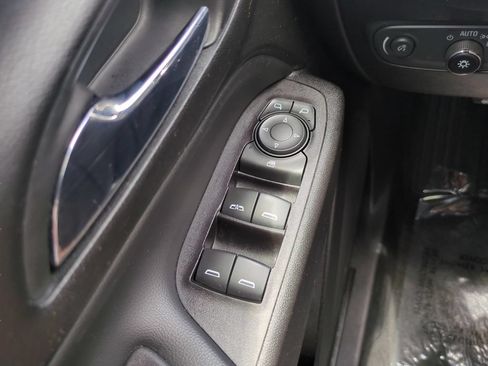 Used 2018 Chevrolet Equinox LT FWD image 18