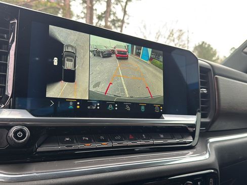 Used 2023 Chevrolet Silverado 1500 High Country w/ Technology Package image 23