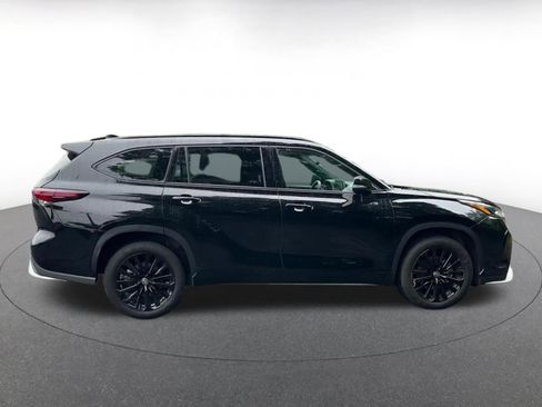 Used 2025 Toyota Highlander XSE AWD/4WD image 16
